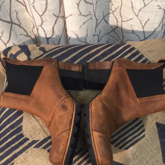 Sorel leather heel boots with stretch top - Picture 4 of 8
